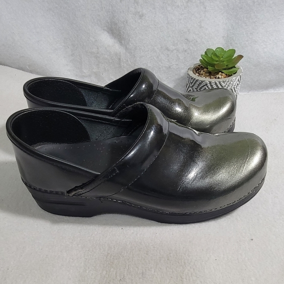 Dansko Black Gray Ombre Patent Leather Professional Round Toe Clogs Size 39 - Picture 11 of 13